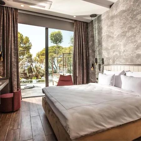 Unique Life Style מלון 5*