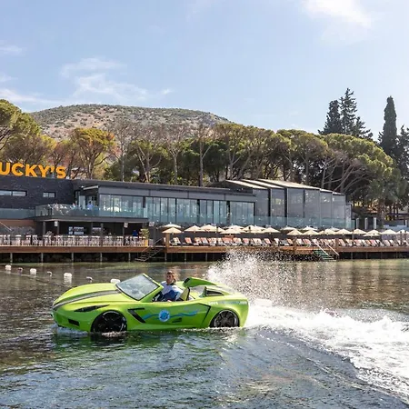 Unique Life Style מלון