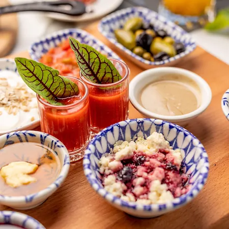 Unique Life Style מלון